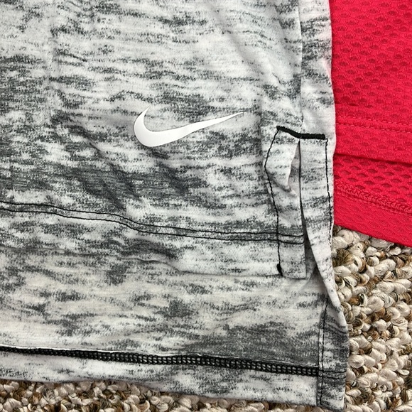 Nike and Under Armour Bundle of 2 Racerback Workout Athletic Tops size medium - Picture 6 of 6